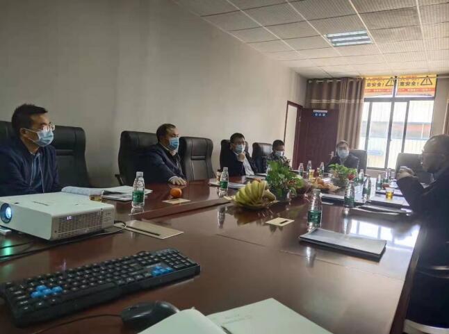 亞舟重工總經理進行產品及相關技術介紹 亞舟重工總經理進行產品及相關技術介紹